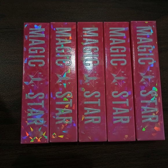 RESELLERS.....5 Jeffree Star Magic Star Concealer - 4 C4.5, 1 Pale Yellow - Picture 1 of 3
